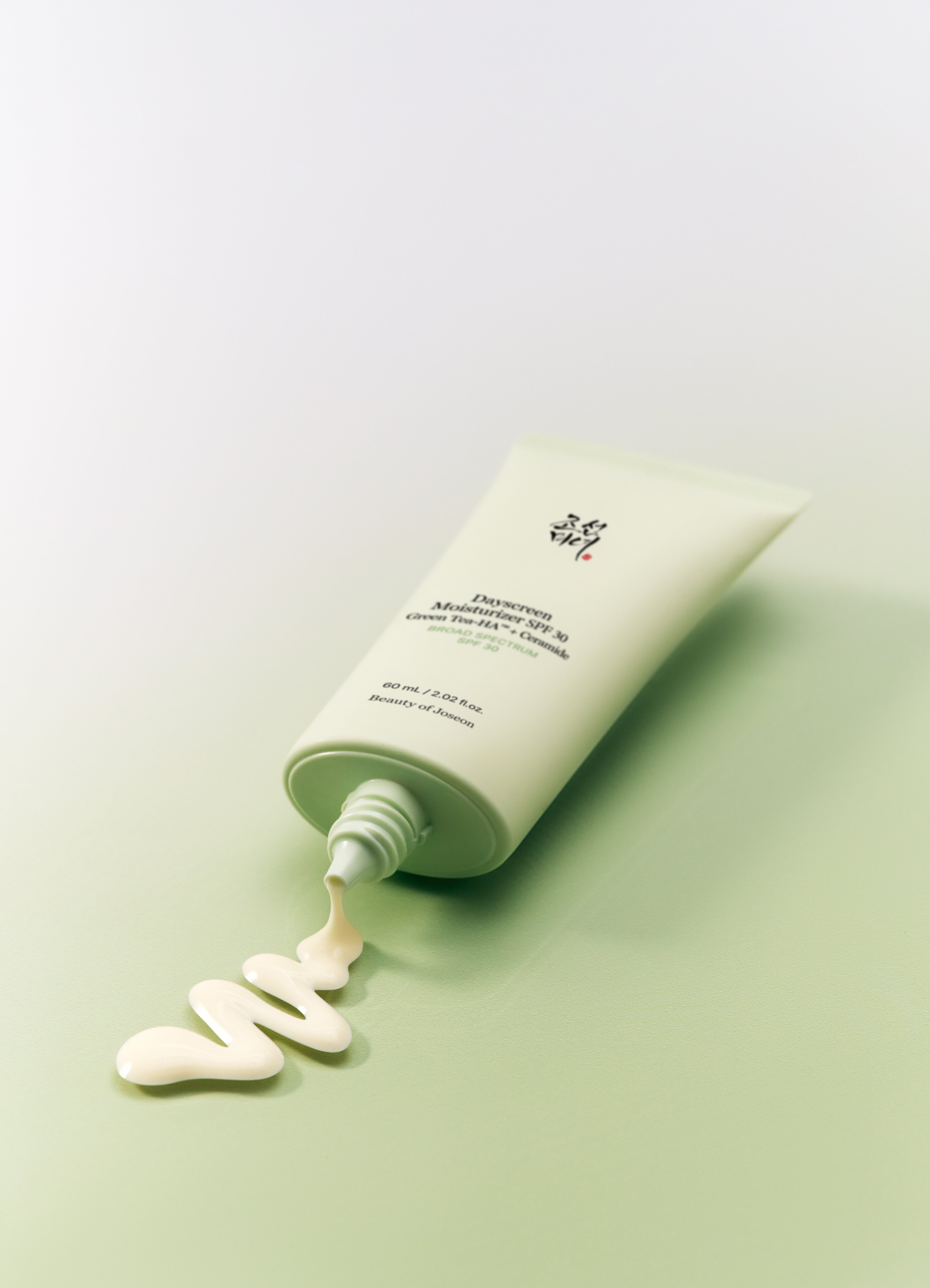 Meet Our Weightless, Traceless Dayscreen Moisturizer SPF 30